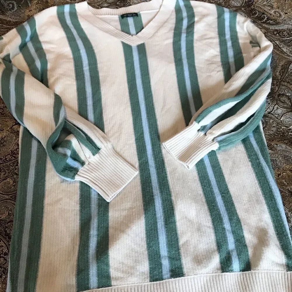 Wild Fable size medium sweater excellent condition